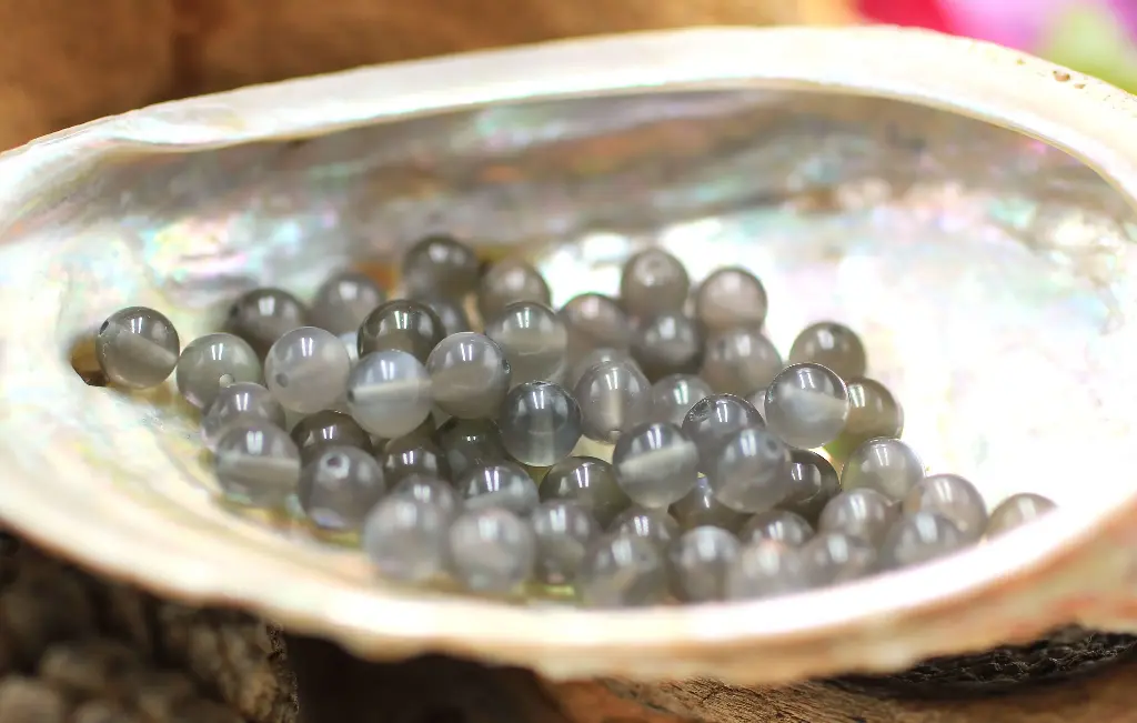 Perle 6mm en Pierre de lune noire