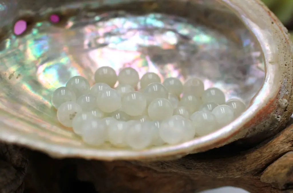 Perle 6mm en Pierre de lune blanche