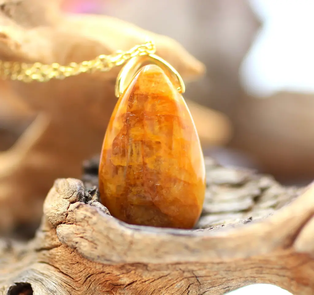 Pendentif goutte en Quartz Golden Healer sur chaine dorée