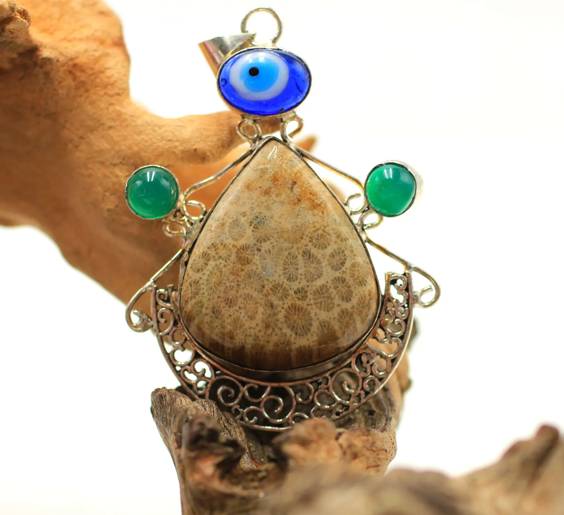 Pendentif en plaqué Argent et en Corail fossile