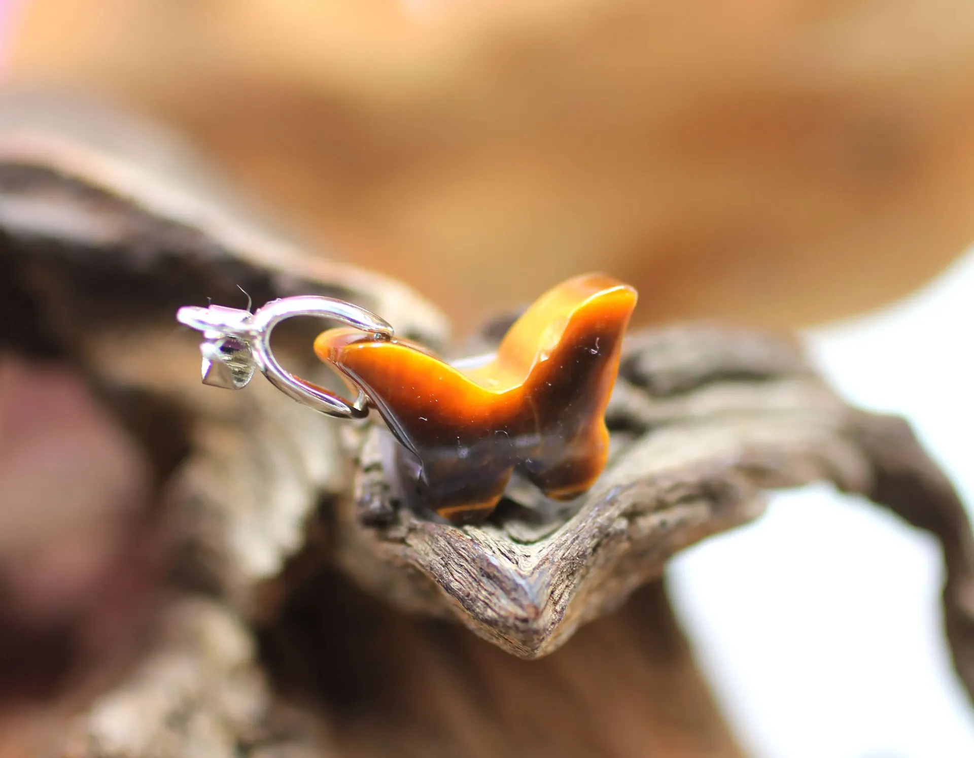 Pendentif papillon en Œil de tigre