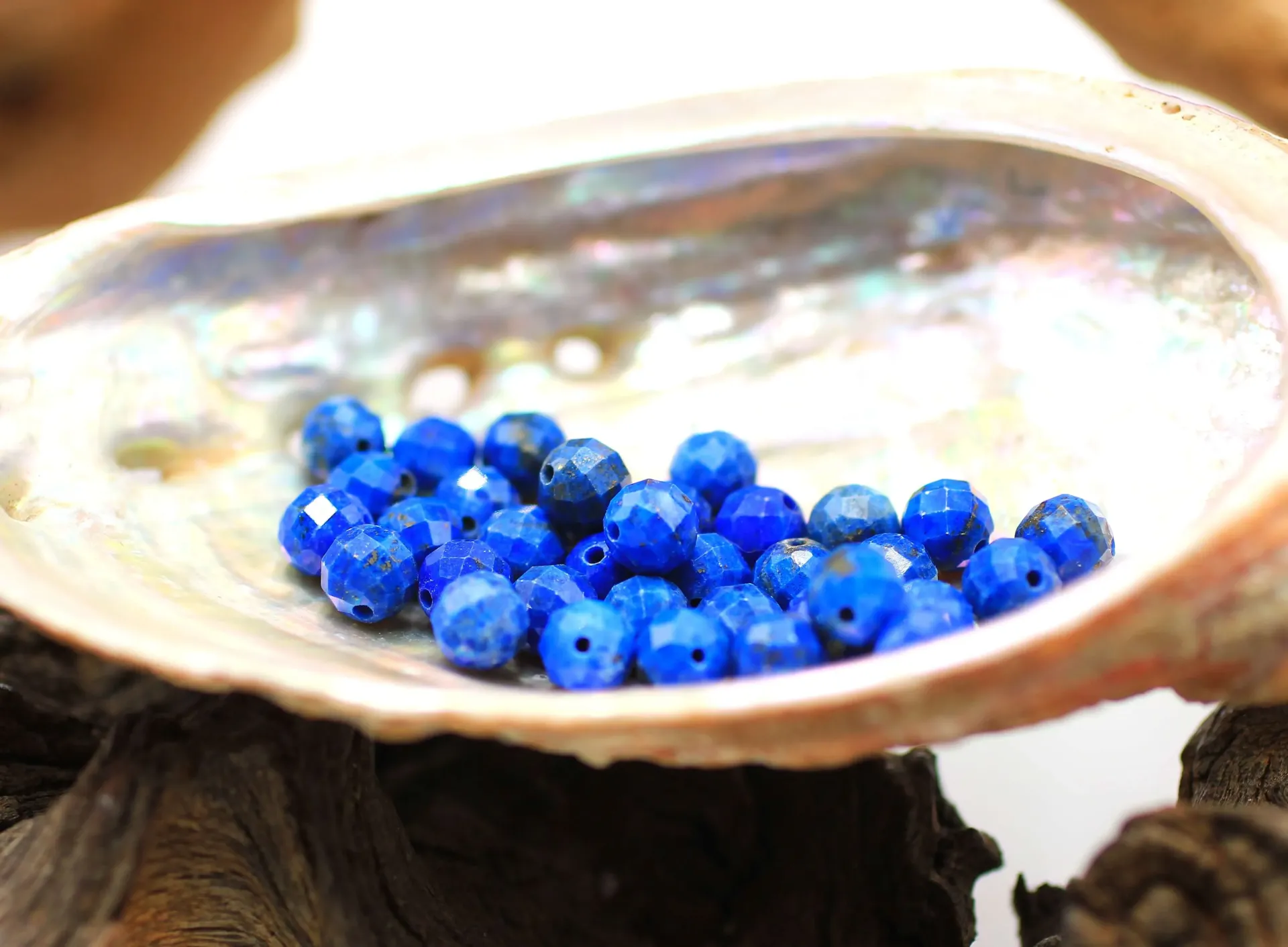 Perle 6mm facettée en Lapis-lazuli