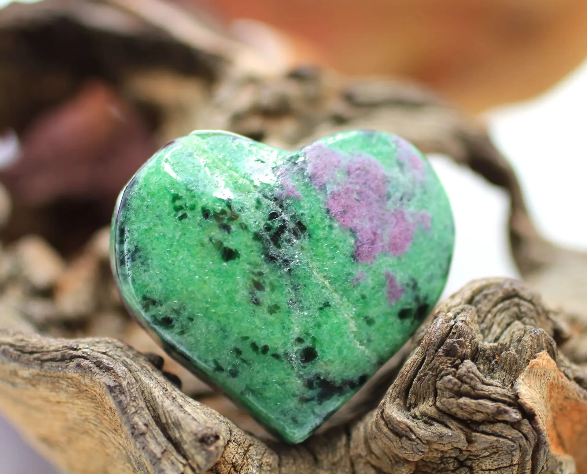 Cœur en Zoïsite rubis