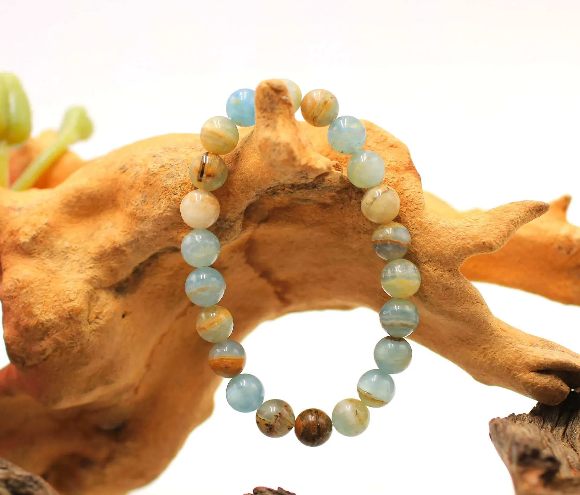 Bracelet en perles 8mm en Calcite bleue sur gangue