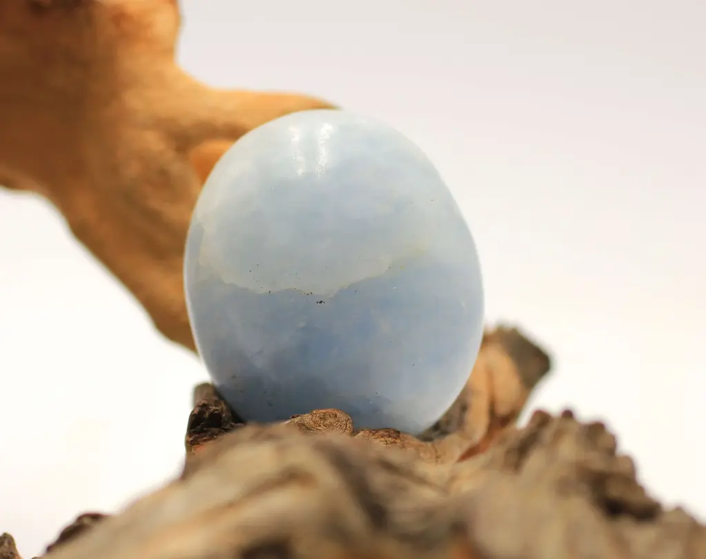 Galet en Calcite bleue