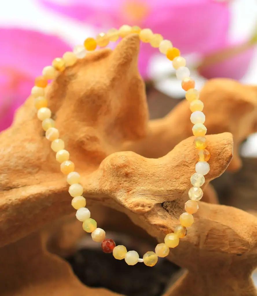 Bracelet en perles 4mm facettées en Opale de feu