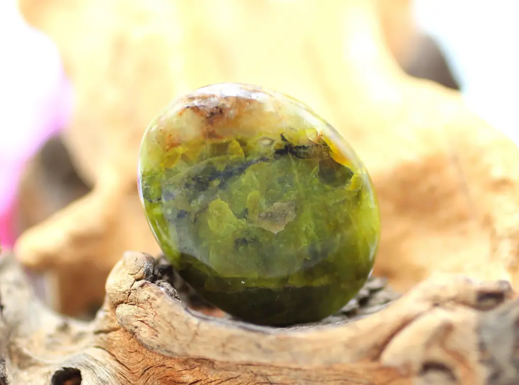 Galet plat en Opale verte