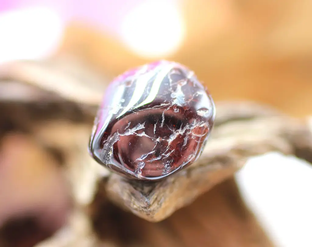 Grenat almandin roulé