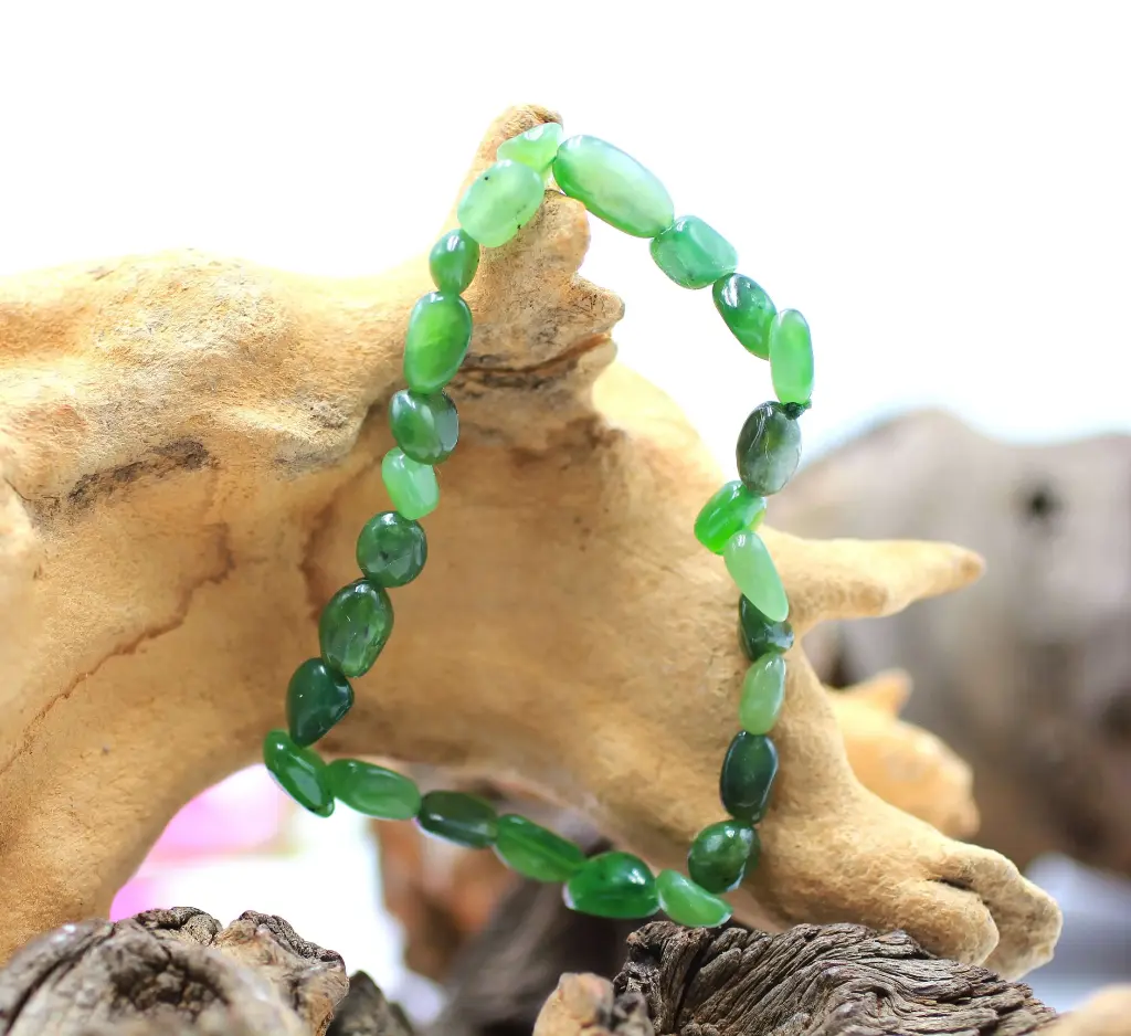 Bracelet en perles asymétriques en Jade néphrite