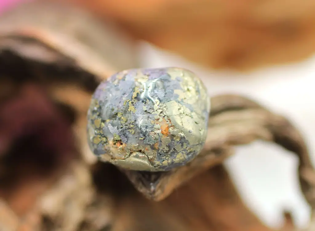 Triplite-Wagnerite-Pyrite roulée