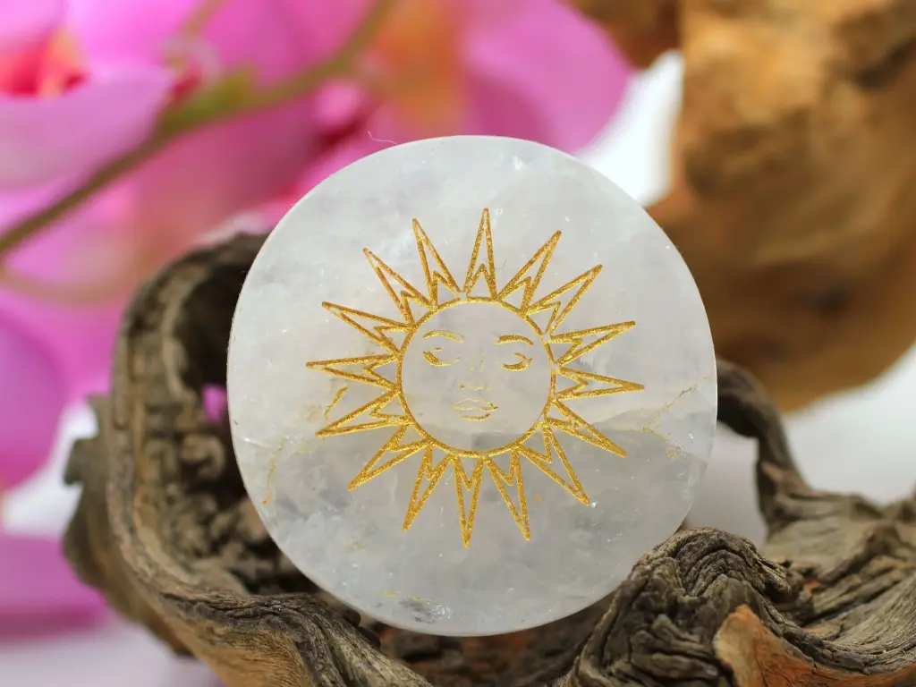 Disque en Cristal de roche et Symbole Soleil