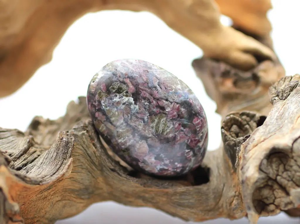 Galet en Tourmaline rose