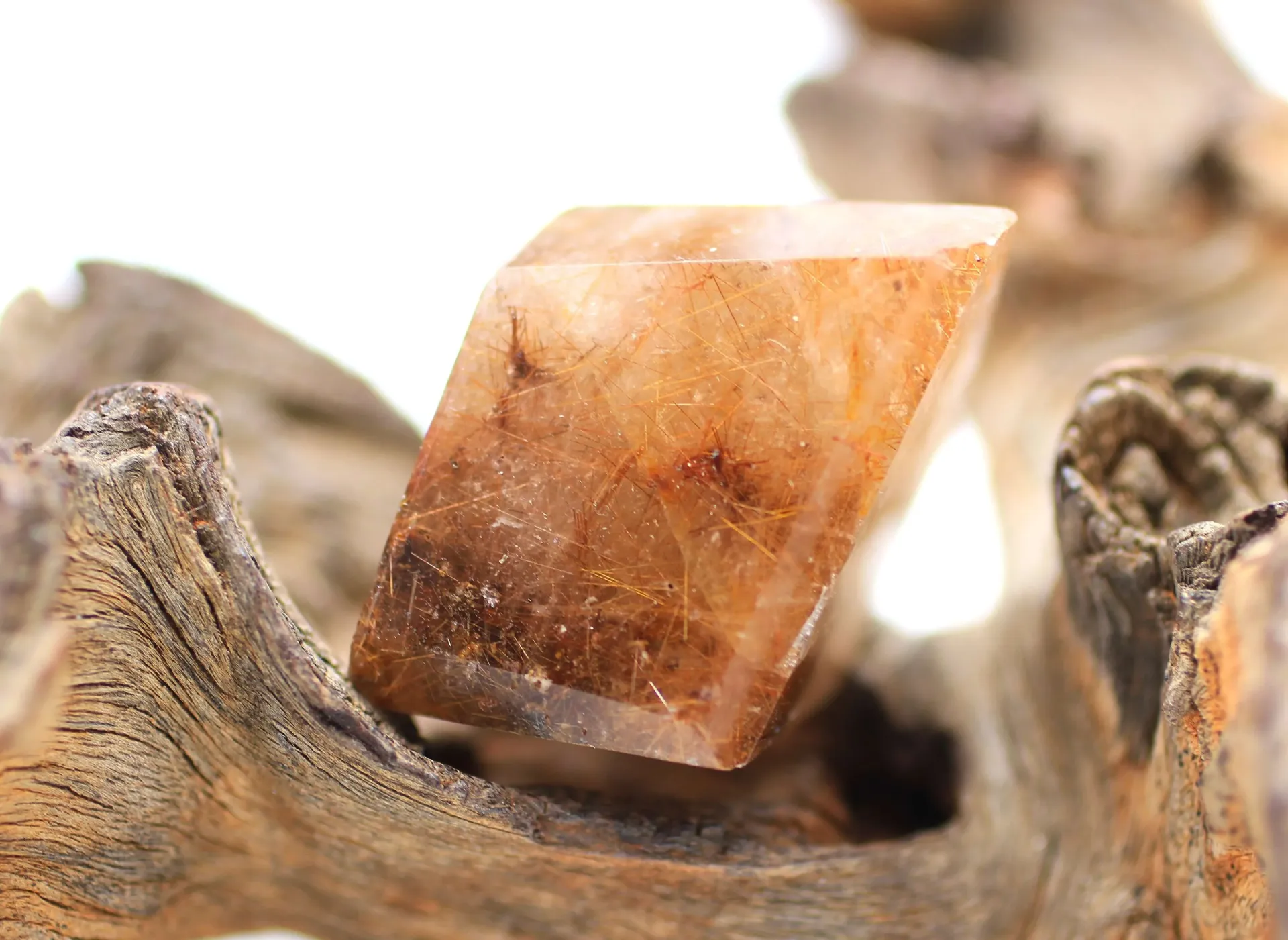 Rocher en Quartz rutile cuivré