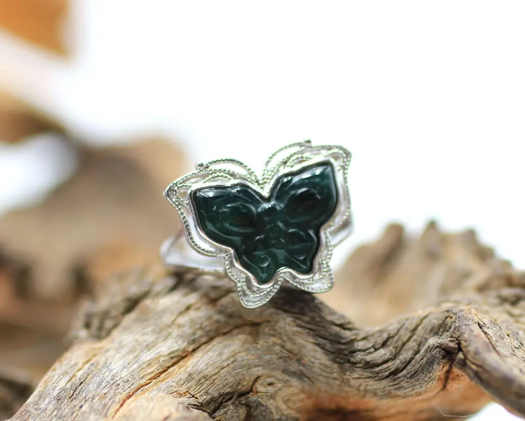 Bague réglable en laiton et en Jade néphrite