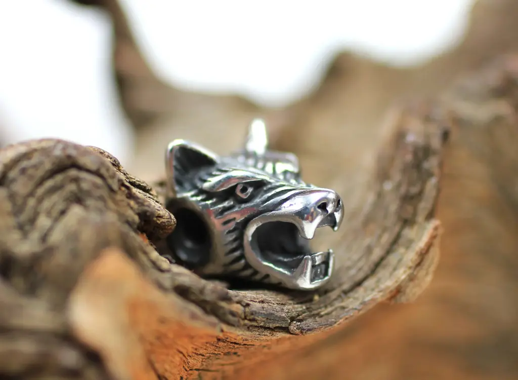 Tête de loup en Acier chirurgical (charme)