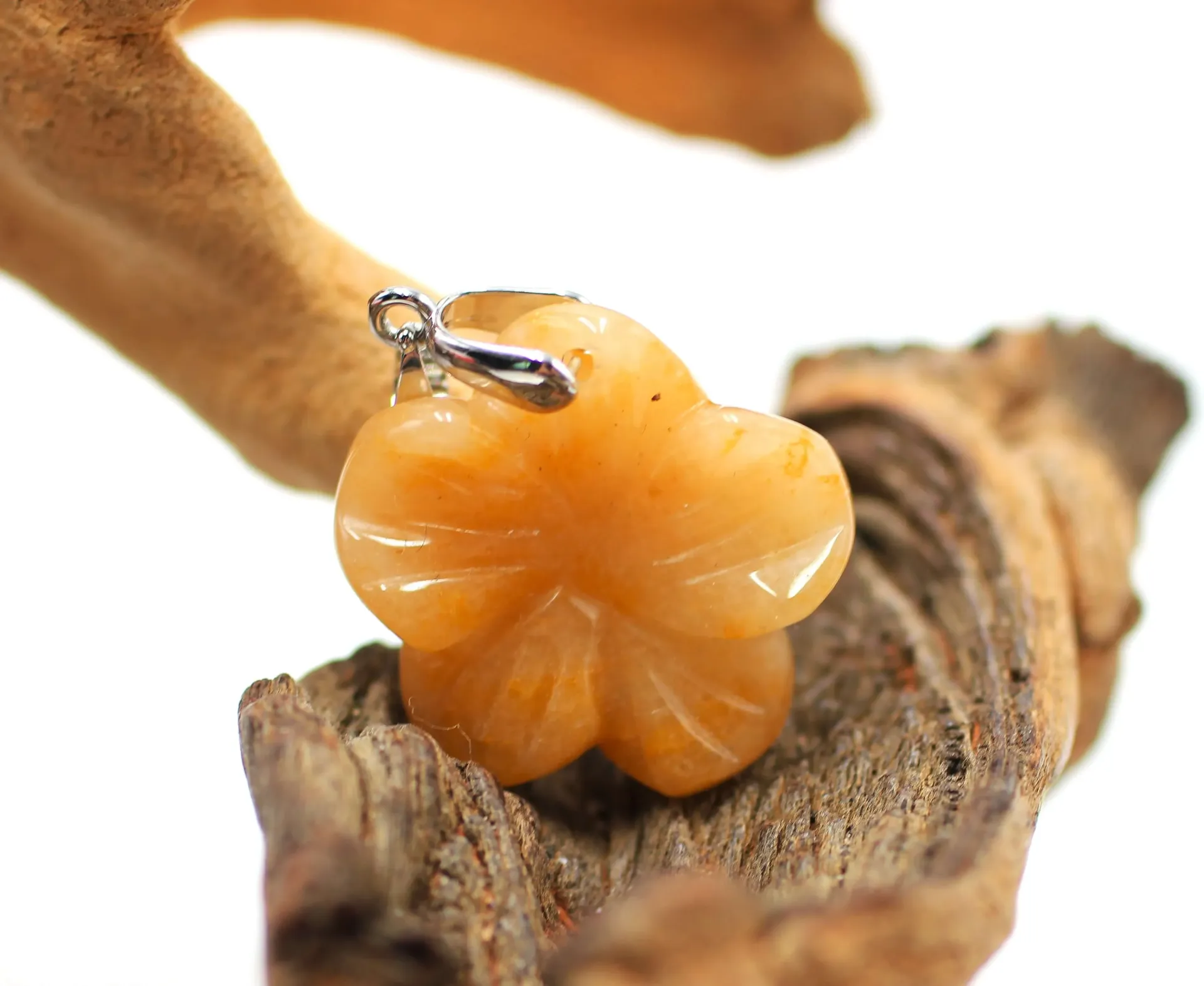 Pendentif Fleur de cerisier en Calcite orange