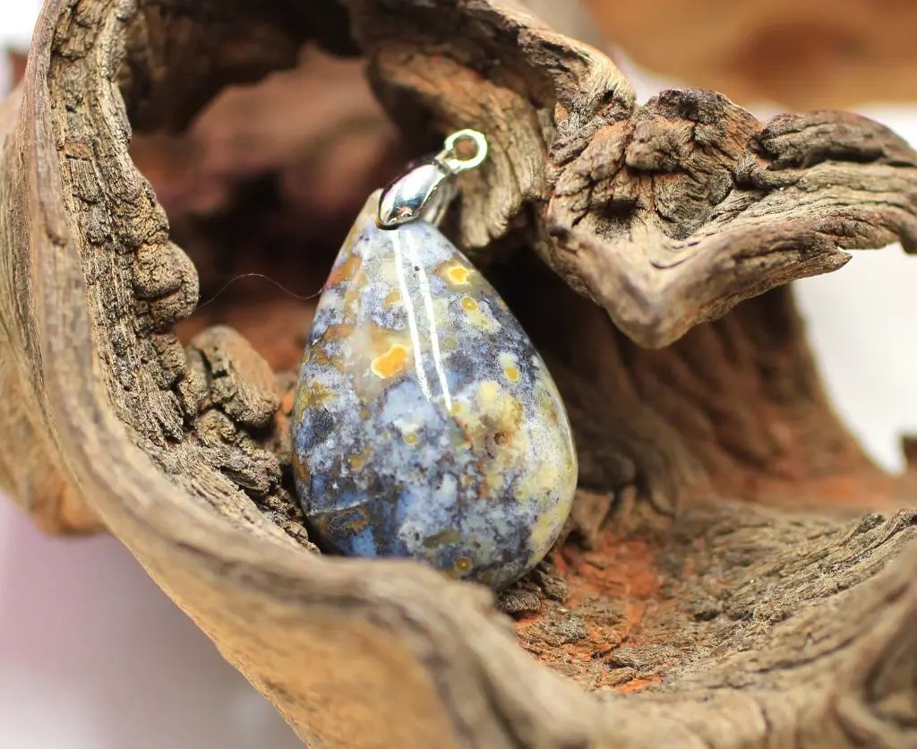Pendentif goutte en Jaspe océan bleu