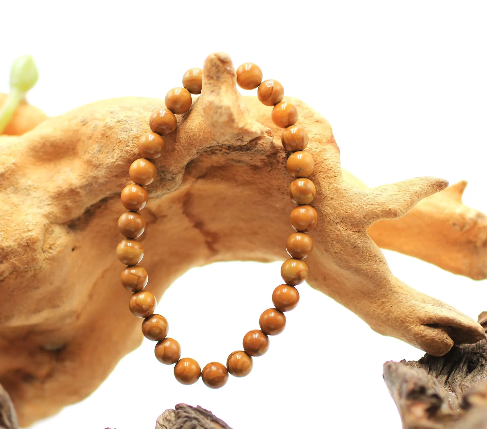 Bracelet en perles 6mm en Bois pétrifié jaune