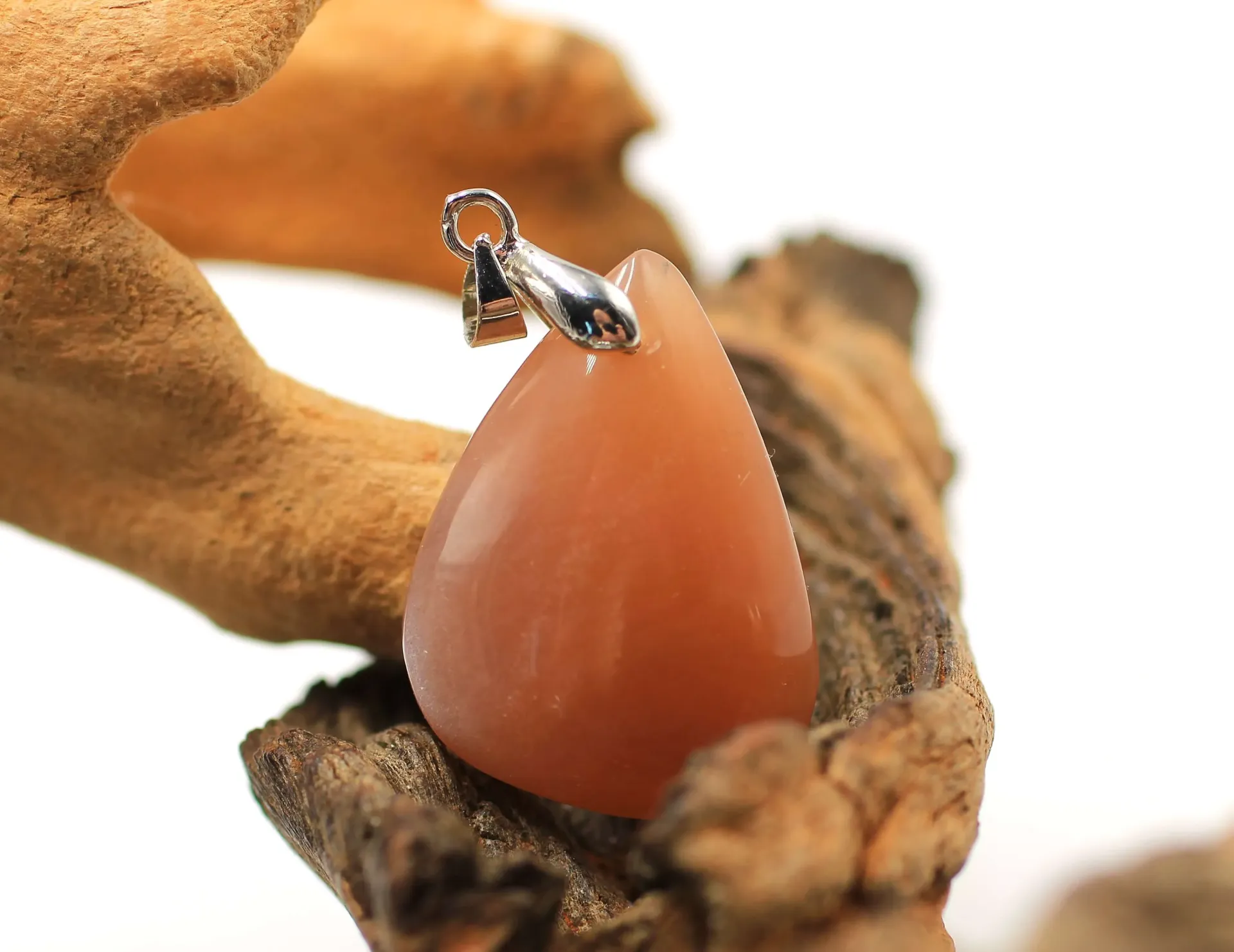 Pendentif goutte en Pierre de Soleil