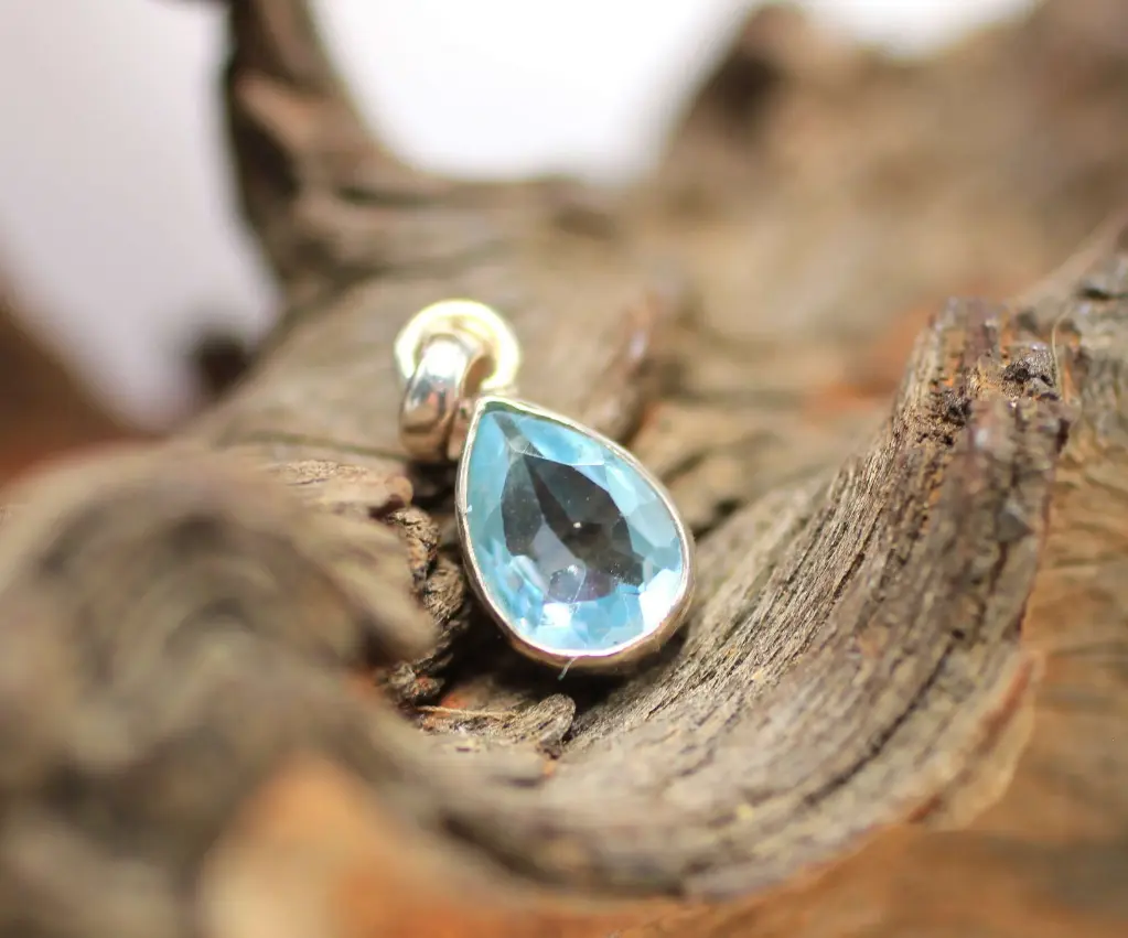 Pendentif en Argent 925 et en Topaze bleue
