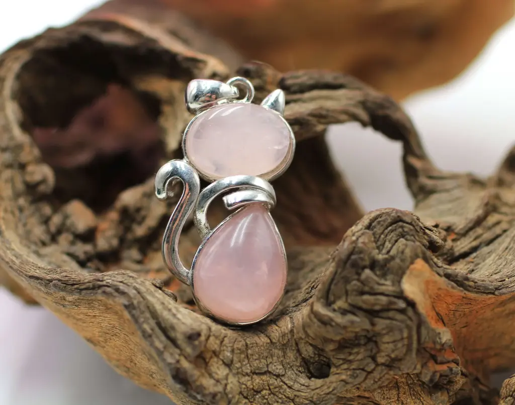 Pendentif chat en Quartz rose