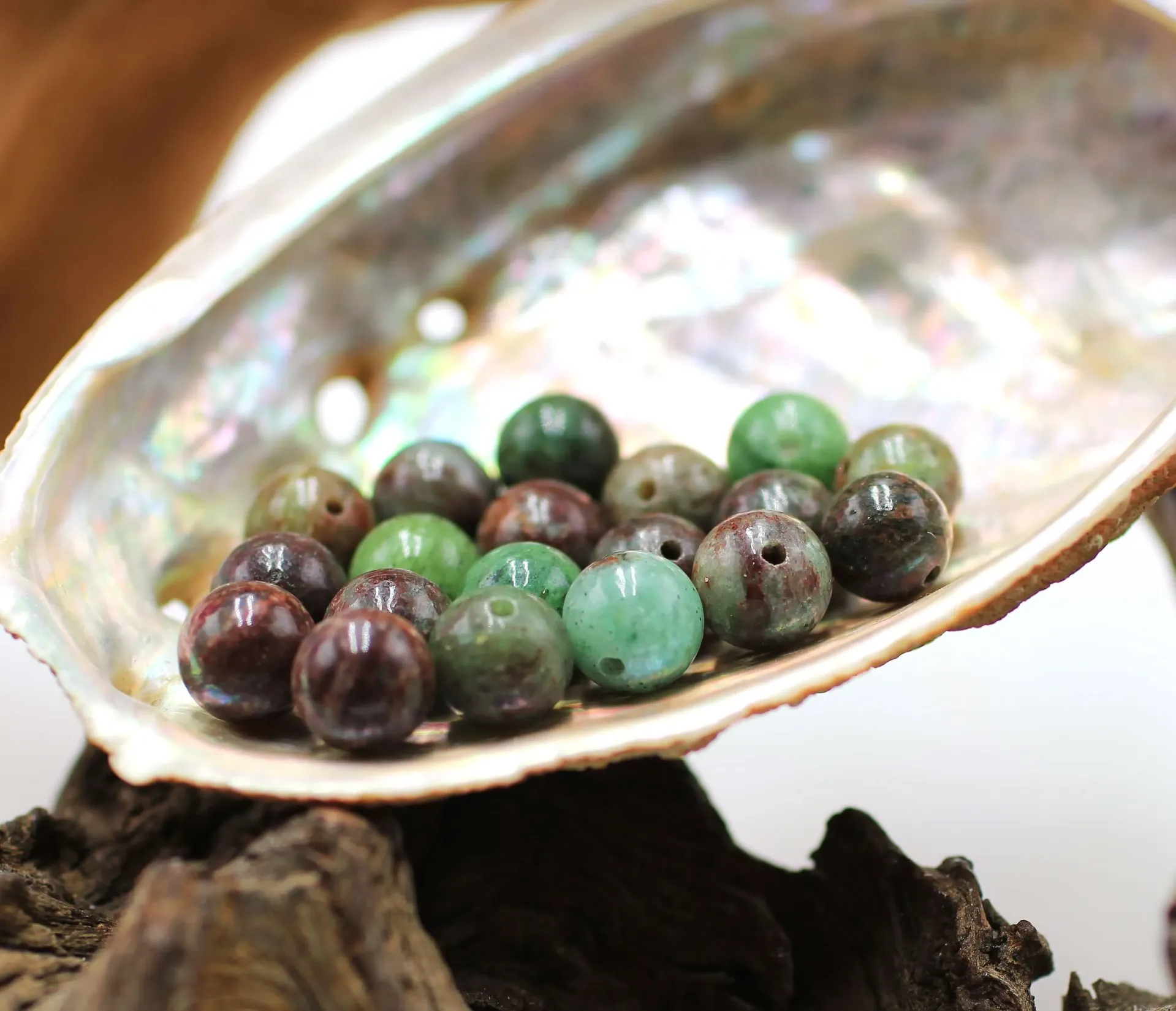 Perle 8mm en Bois pétrifié vert