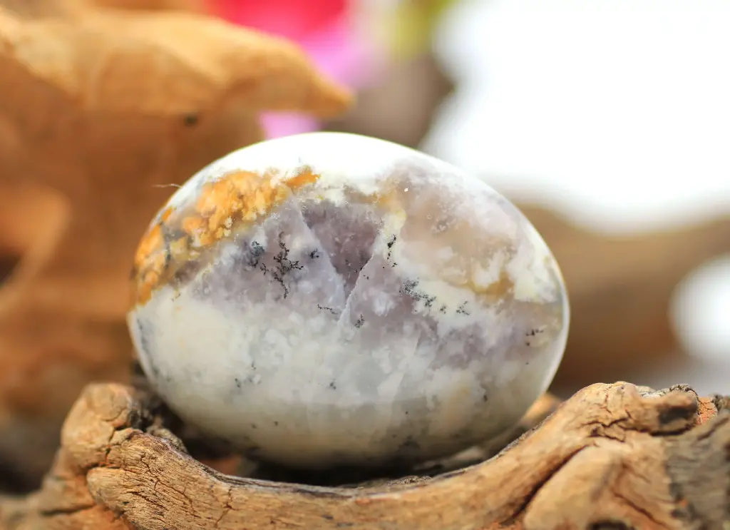 Galet en Opale dendritique (et Opale Morado)