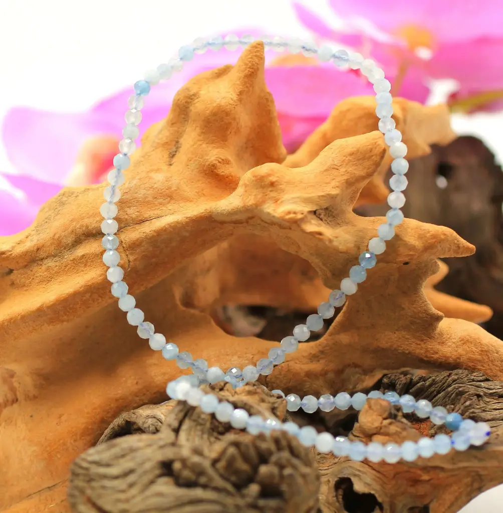 Collier en perles 4mm facettées en Aigue-marine