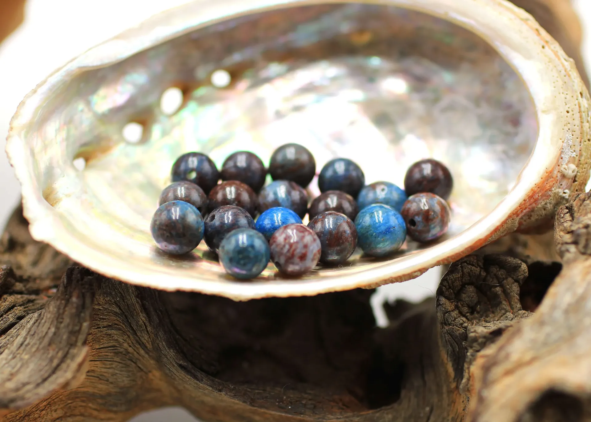 Perle 8mm en Bois pétrifié bleu