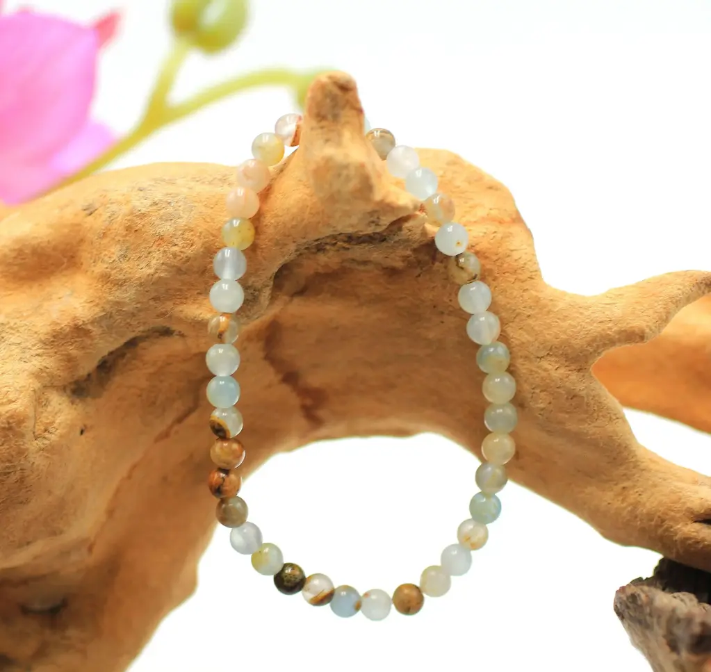 Bracelet en perles 4mm en Calcite bleue sur gangue