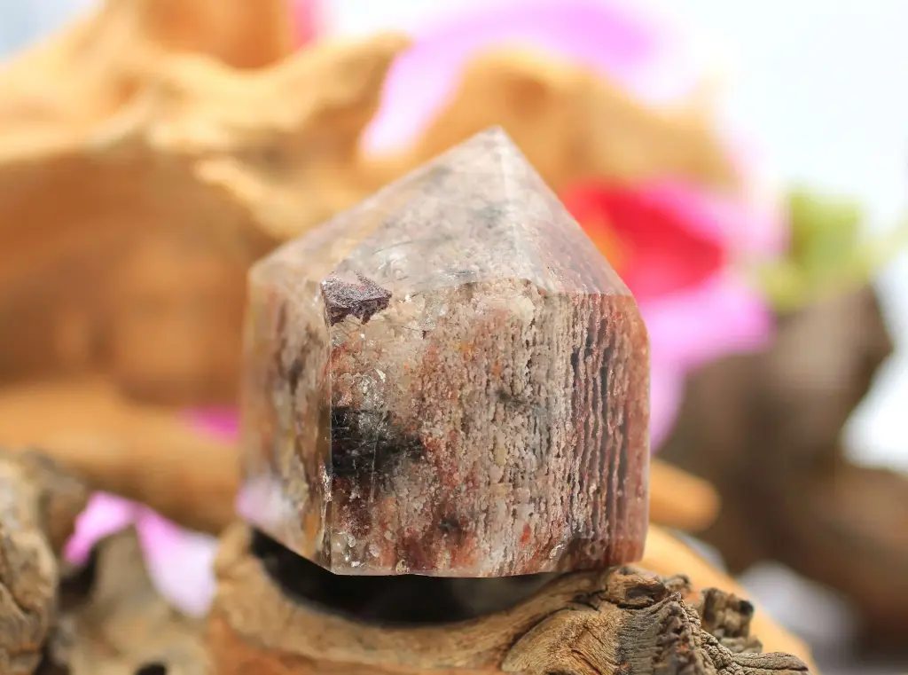 Obélisque en Quartz lodolite "Mille feuilles"