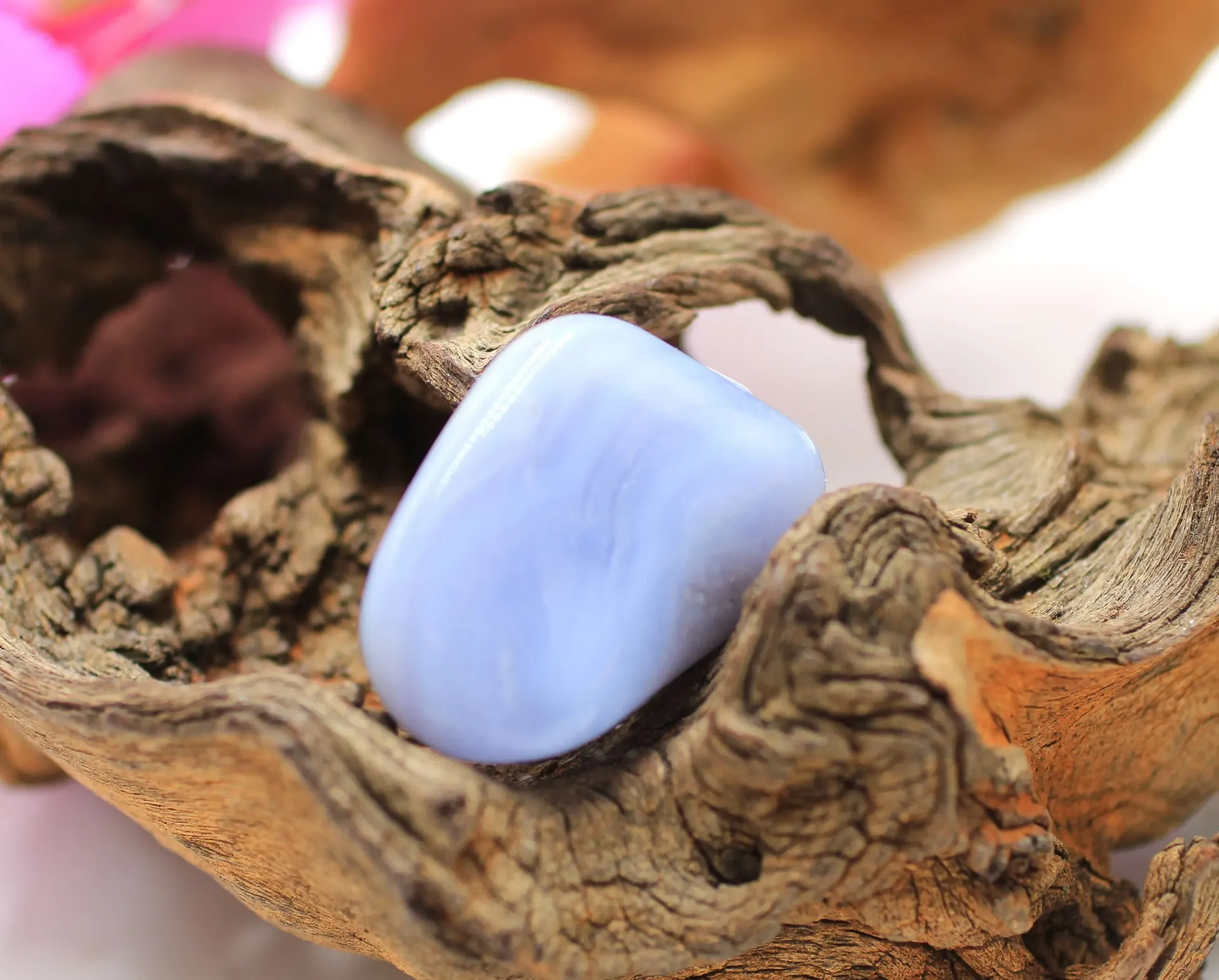 Calcédoine bleue roulée