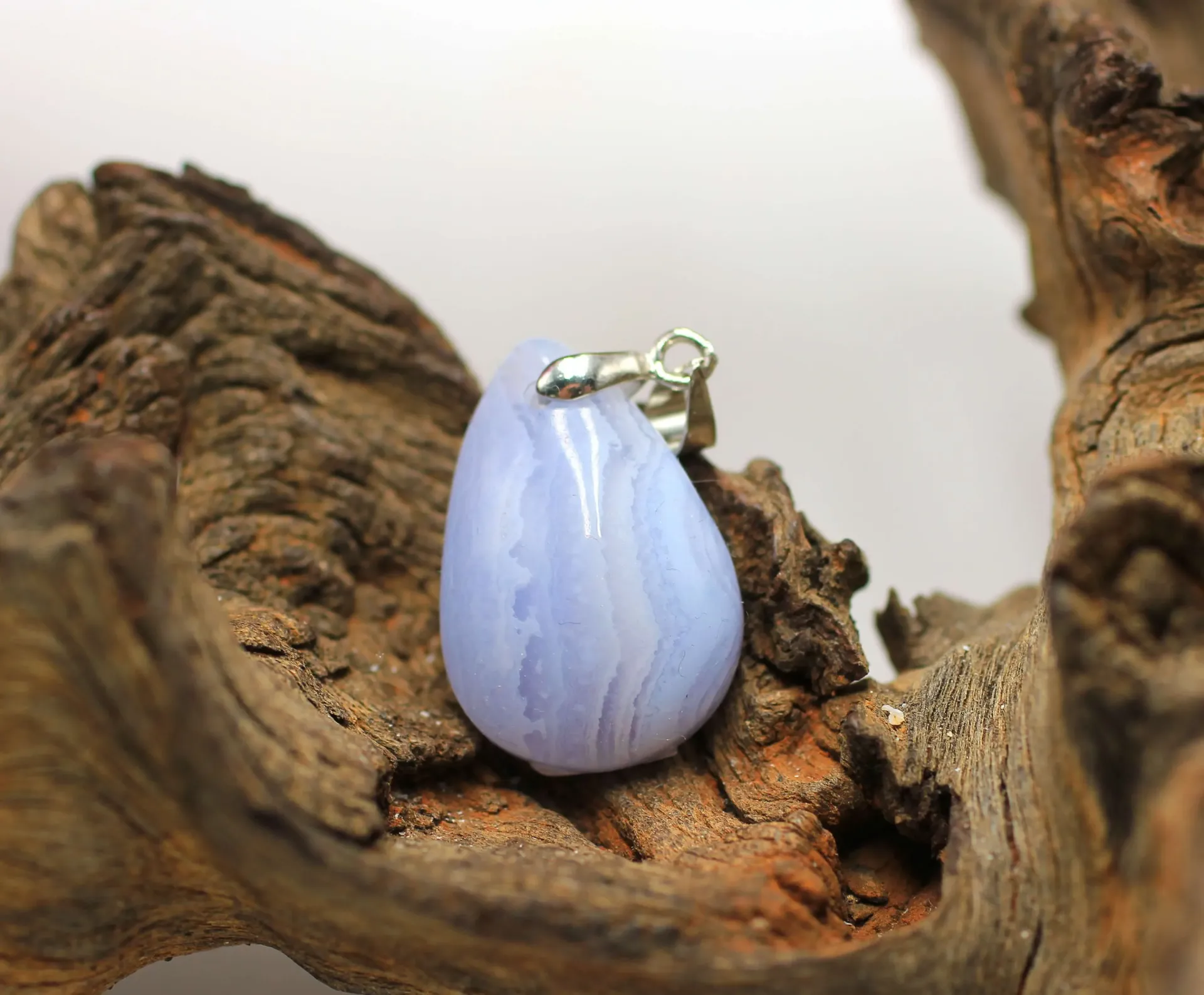 Calcédoine bleue roulée