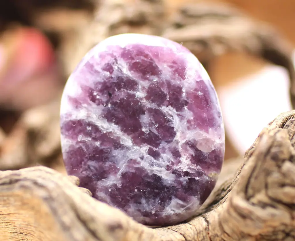 Galet plat en Lépidolite