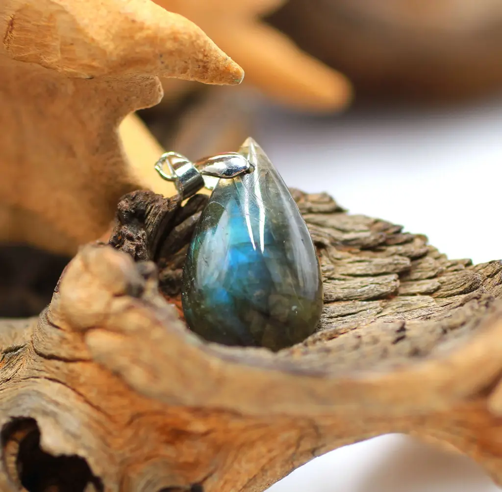 Pendentif goutte en Labradorite