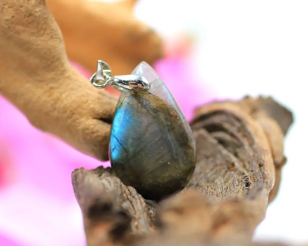 Pendentif goutte en Labradorite