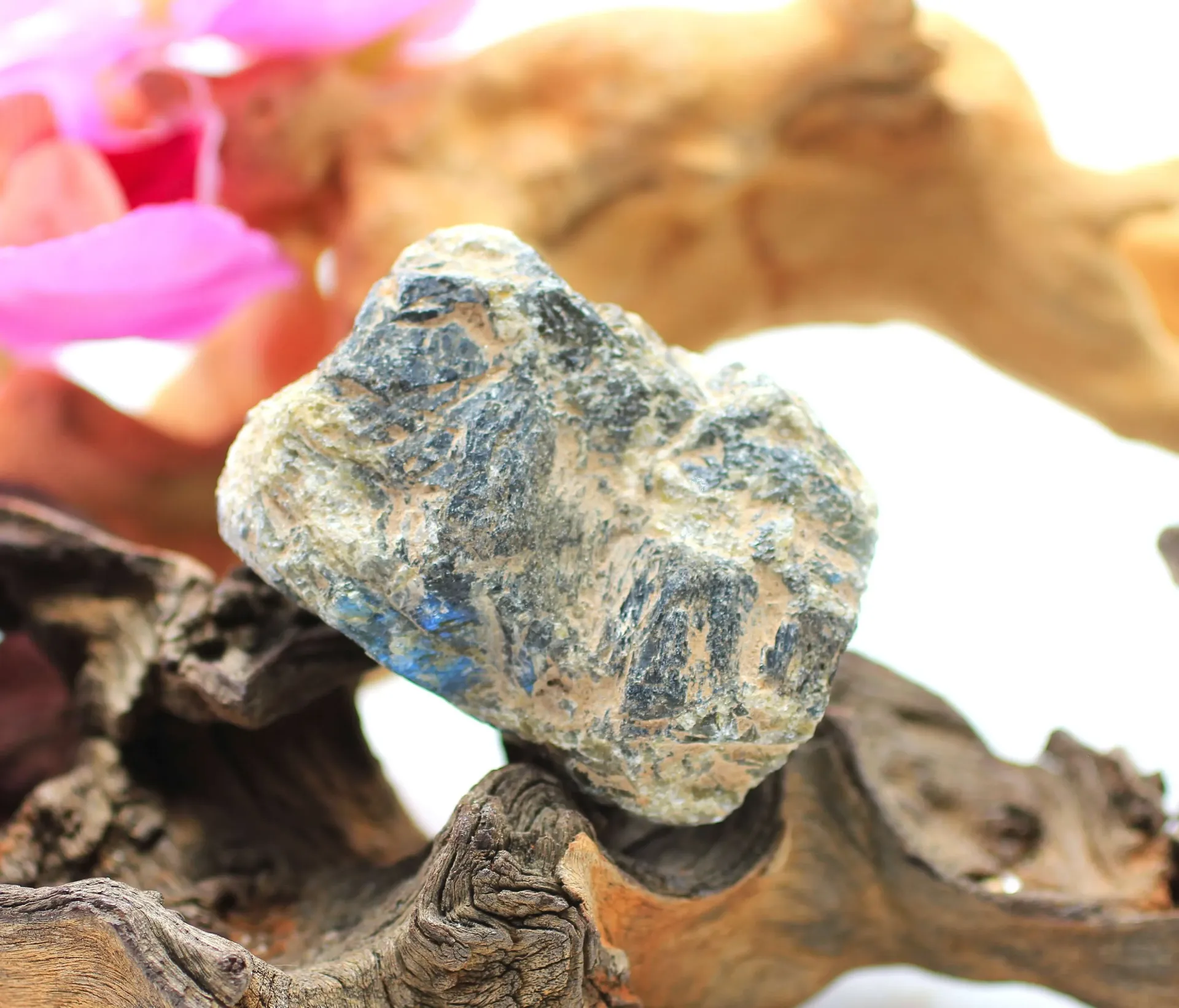 Labradorite brute