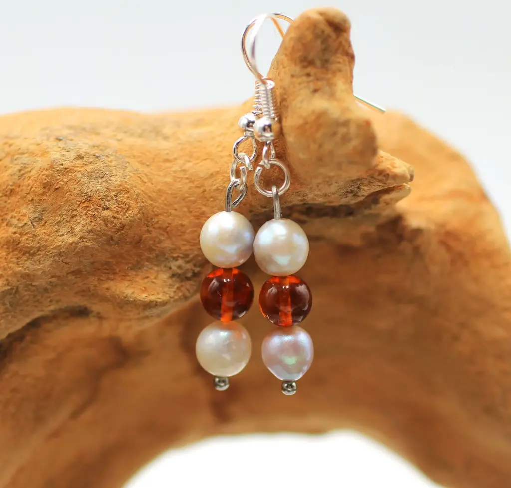 Boucles d'oreille en perles 6mm en Ambre et Nacre