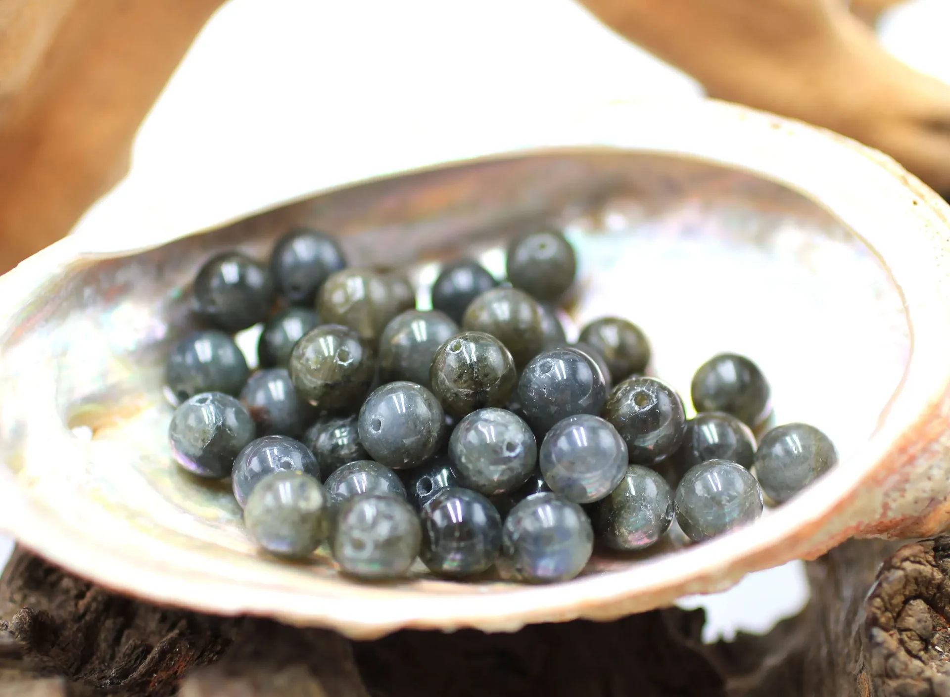 Perle 8mm en Labradorite noire