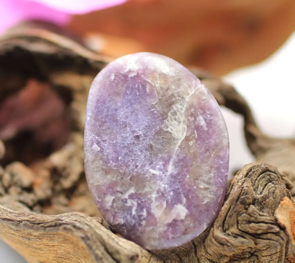 Galet plat en Lépidolite