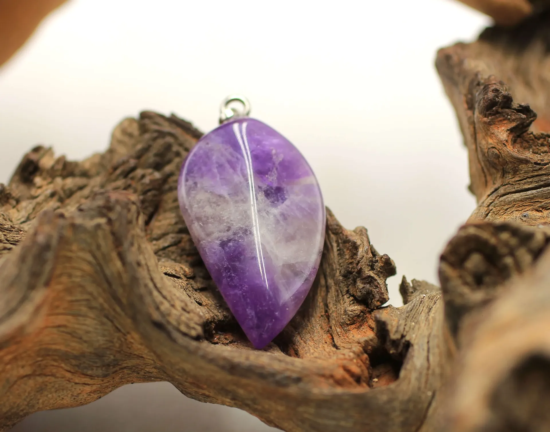 Pendentif feuille en Améthyste