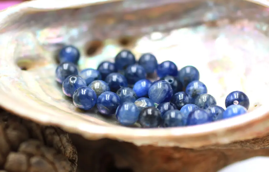 Perle 6mm en Cyanite bleue