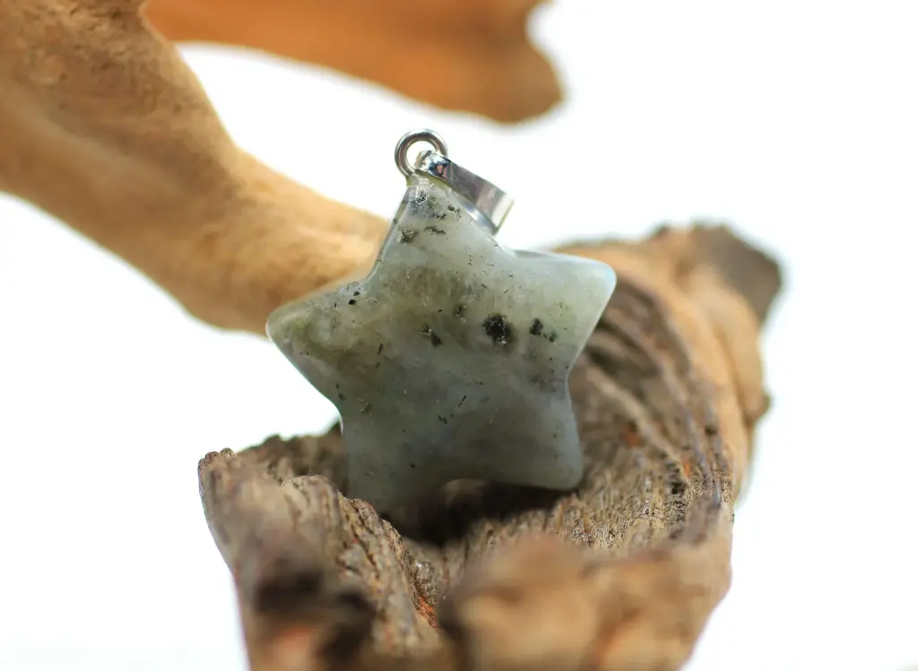 Pendentif étoile en Labradorite