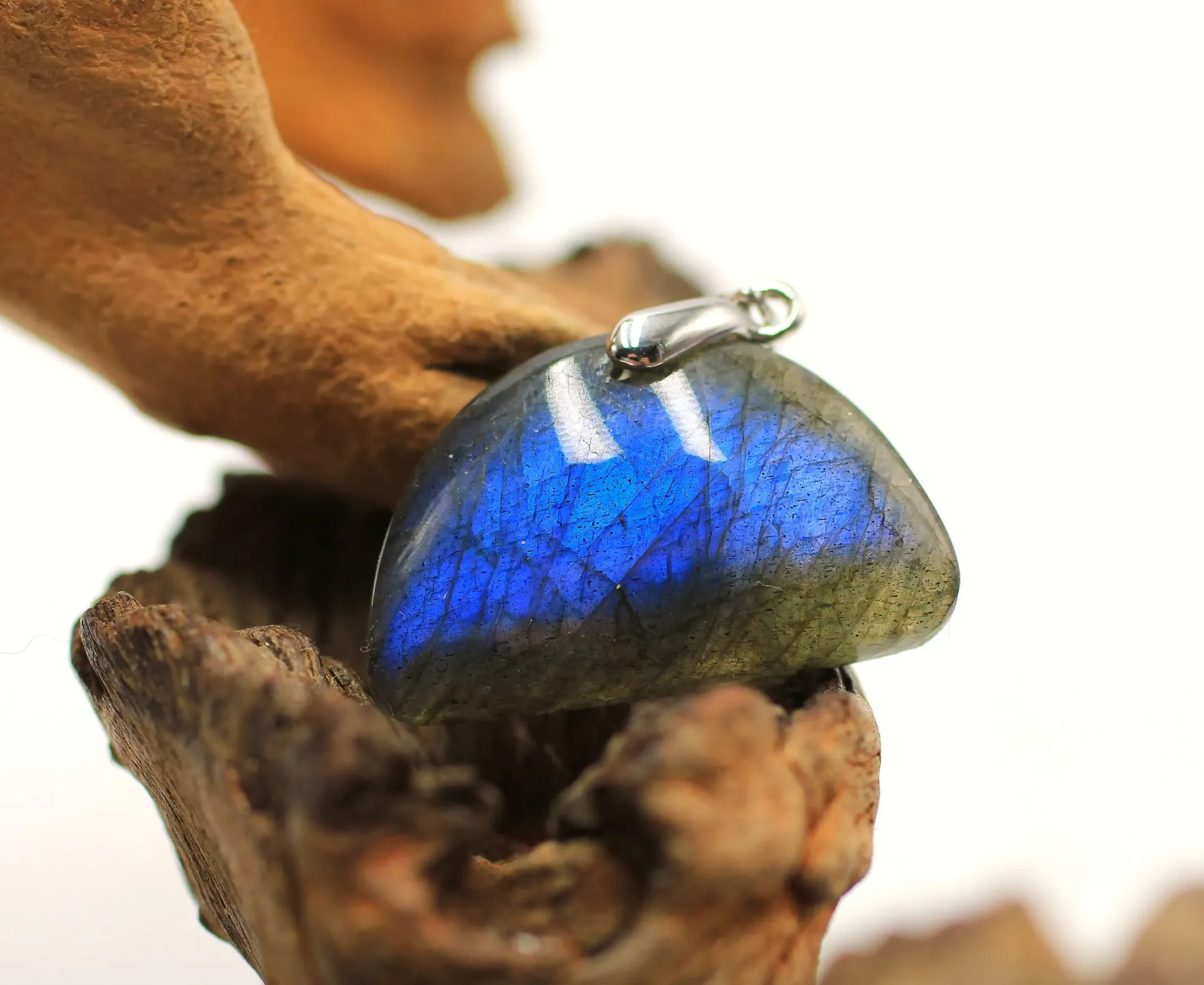 Pendentif demi lune en Labradorite