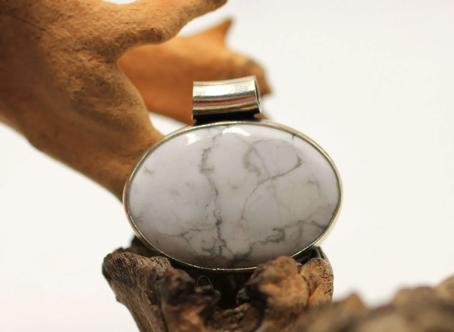 Pendentif en plaqué Argent et en Howlite
