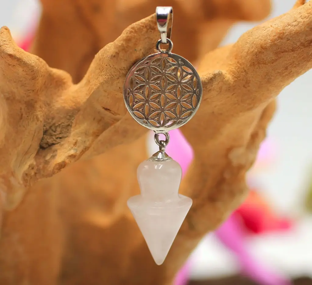 Pendentif pointe en Quartz rose et Fleur de vie