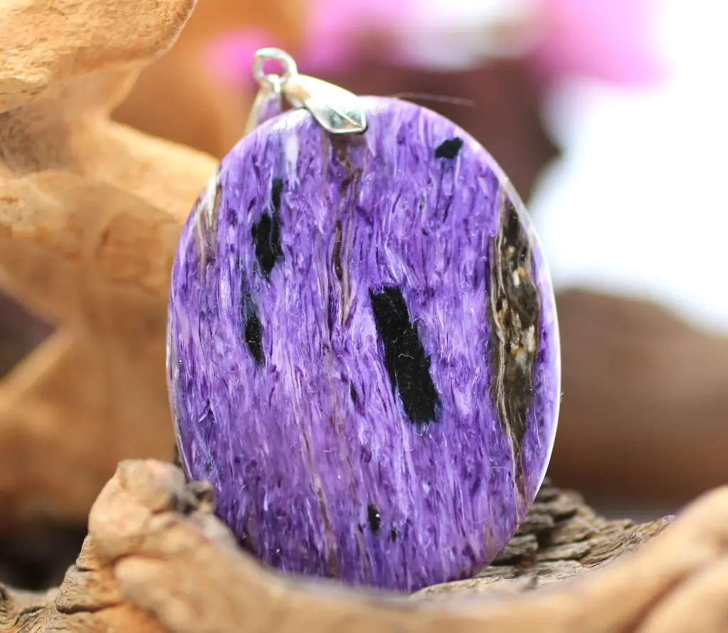 Pendentif ovale en Charoïte
