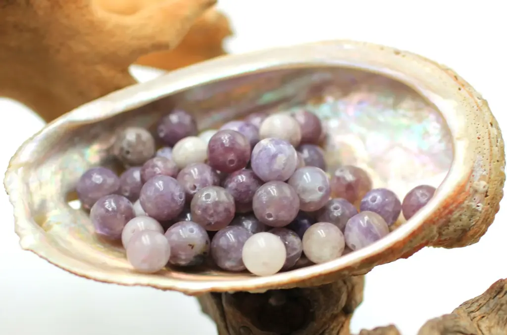 Perle 8mm en Tourmaline rose sur Eudialite