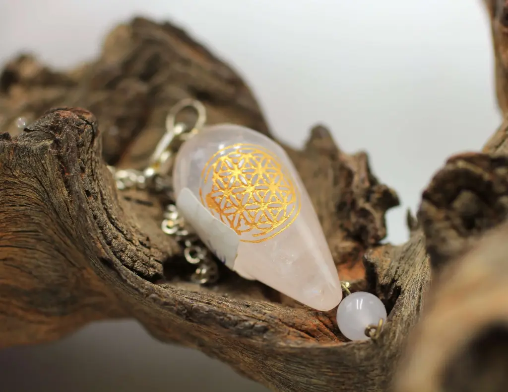 Pendule fleur de vie en Quartz rose