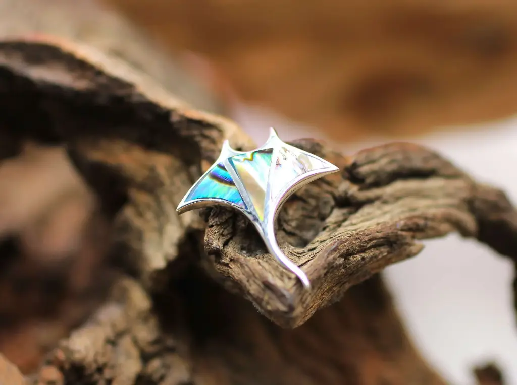 Pendentif raie Manta en Argent 925 et en Nacre d'Abalone